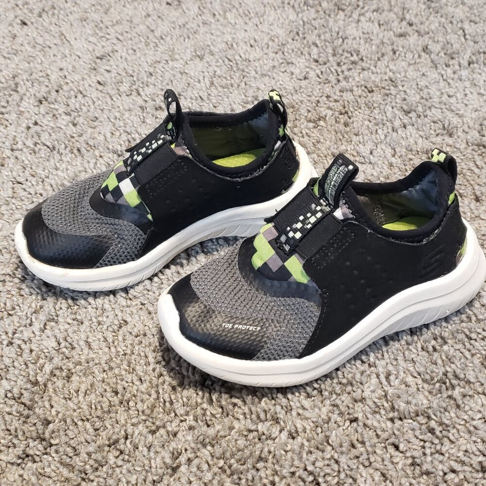 Toddlers Sketchers size 8 shoes